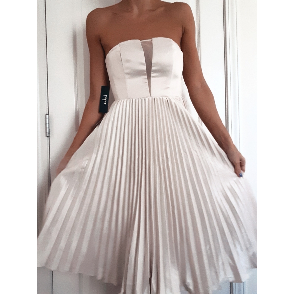 Lulus Strapless pleated midi dress